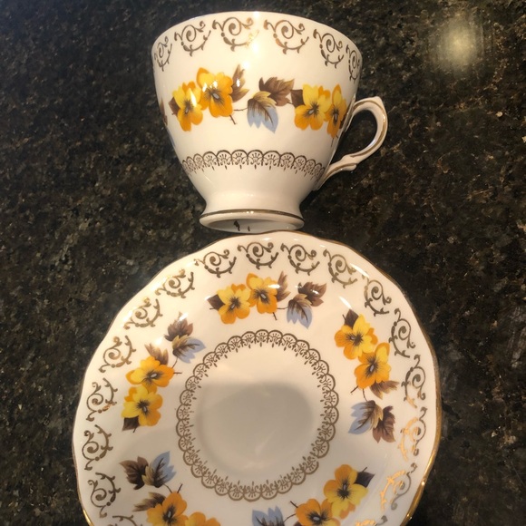 Vintage Clolclough England 8311 Footed Cup & Saucer 8oz with Yellow Gold Accents - Picture 3 of 8